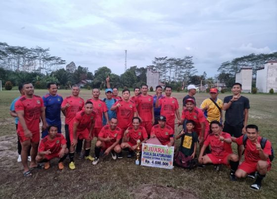 Tim Sampit All Star saat berfoto bersama usai meraih juara pada turnamen Piala Khoidir Sitorus U 40