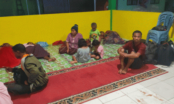 Warga asal NTT sementara ditampung di aula Kelurahan Bukit Tunggal Selasa 20 Desember 2022.