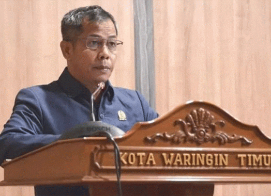 Anggota DPRD Kotim S. Parningotan Lumban Gaol yang mengutarakan pendidikan dasar 9 tahun wajib hukumnya sehingga kebutuhan sarpras harus terpenuhi.