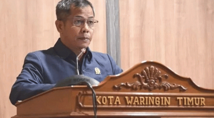 Anggota DPRD Kotim S. Parningotan Lumban Gaol yang mengutarakan pendidikan dasar 9 tahun wajib hukumnya sehingga kebutuhan sarpras harus terpenuhi.