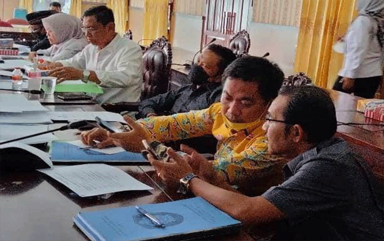 DPRD Apresiasi Penerapan Sanksi Adat Pembuang Sampah di MBK
