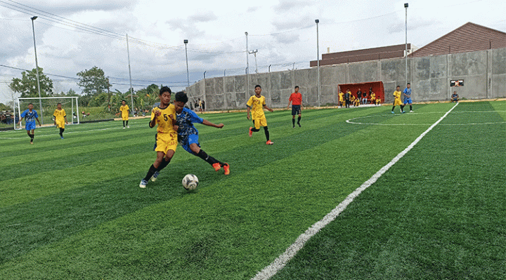 Babak 8 Besar Berjalan Sengit 4 Tim yang Lolos ke Semifinal Turnamen Mini Soccer Tingkat SMP adalah SMPN 1 Sampit SMPN 2 Sampit SMPN 3 Sampit dan SMPN 9 Sampit.