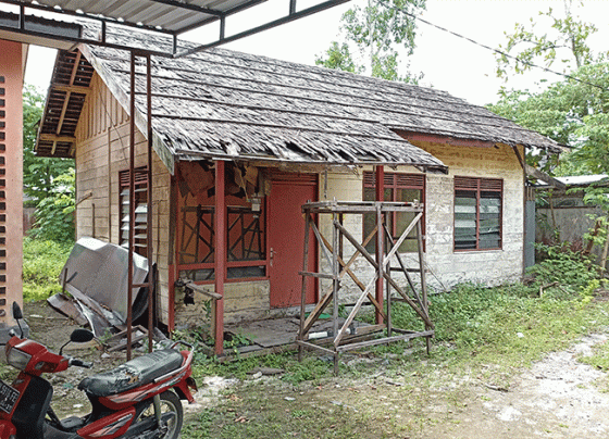 Bangunan yang akan digunakan direhap untuk Kantor Damang Baamang.