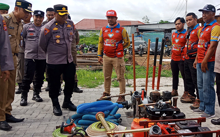 Camat Baamang Kagum dengan Relawan Karhutla