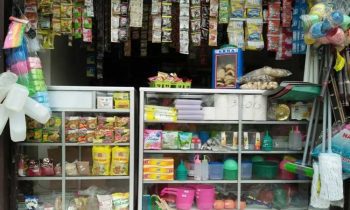 Ilustrasi sebuah toko kelontong atau warung sebagai UMKM Retail Tradisional yang mana para pemiliknya mengeluhkan penyebaran retail modern yang sudah tak proporsional.