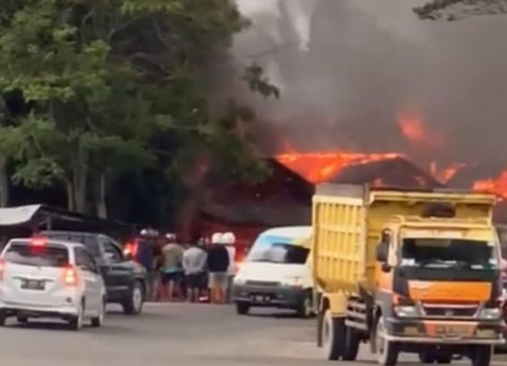 Kebakaran bengkel mobil yang terjadi di Jalan Tjilik Riwut Jalan Jaksa Agung Suprapto Jumat 6 Januari 2023