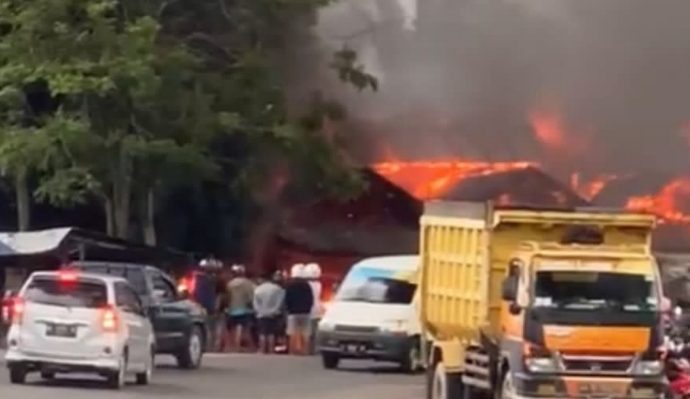 Kebakaran bengkel mobil yang terjadi di Jalan Tjilik Riwut Jalan Jaksa Agung Suprapto Jumat 6 Januari 2023