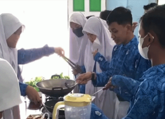Kegiatan lomba memasak SMP Muhammadiyah Sampit sebagai peringatan Hari Gizi Nasional Rabu 25 Januari 2023.