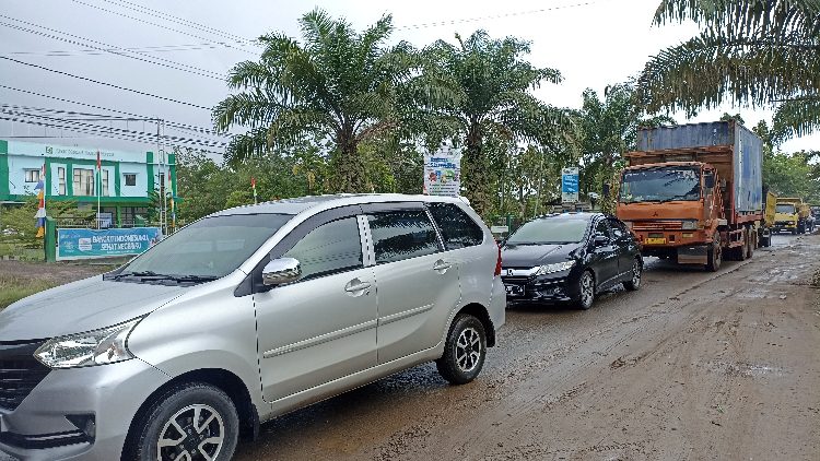 Kemacetan Akibat Perbaikan Jalan Jenderal Sudirman Sampit, Terus Bertambah Hingga 3 Km