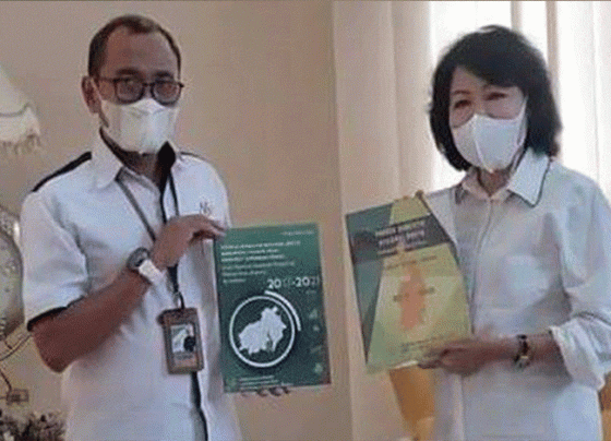 Kepala BPS Pulang Pisau Oo Suharto dan Bupati Pulang Pisau.