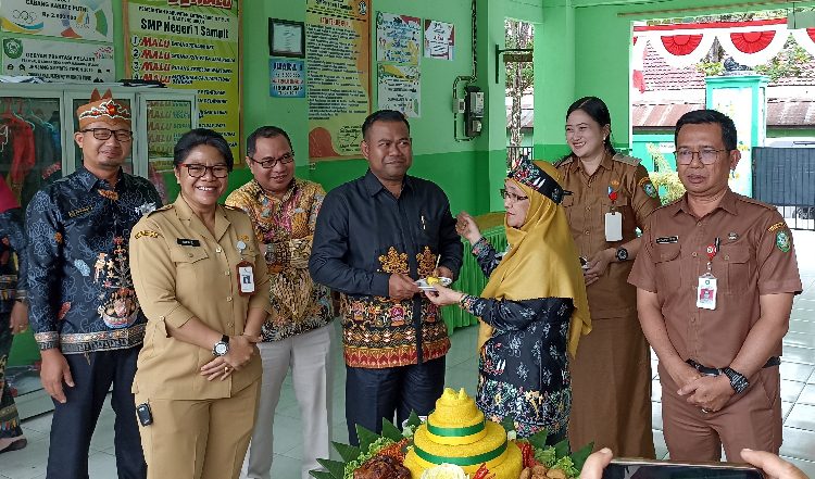 Resmikan E-Library, SMPN 1 Sampit Wujudkan Sekolah Berbasis Digital