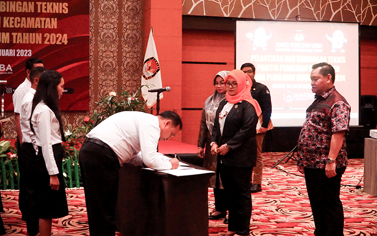 Anggota PPK Resmi Dilantik, Ini Pesan Ketua KPU Kotim