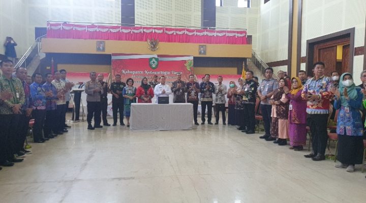 Kick off penandatangan kontrak pengadaan barang dan jasa di Kabupaten Kotawaringin Timur.