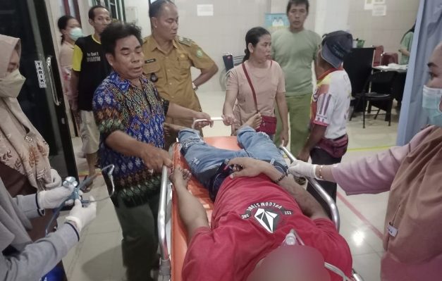 Korban saat dilarikan ke Puskesmas Pundu Senin 16 Januari 2023.