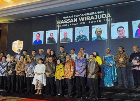 Menlu Retno Marsudi Beri Penghargaan Hassan Wirajuda Pelindungan Award 2022