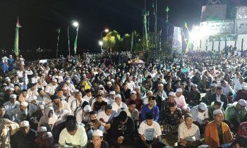 Momen saat para jemaah Haul Abah Guru Sekumpul berzikir dan bersalawat Sabtu 28 Januari 2023.