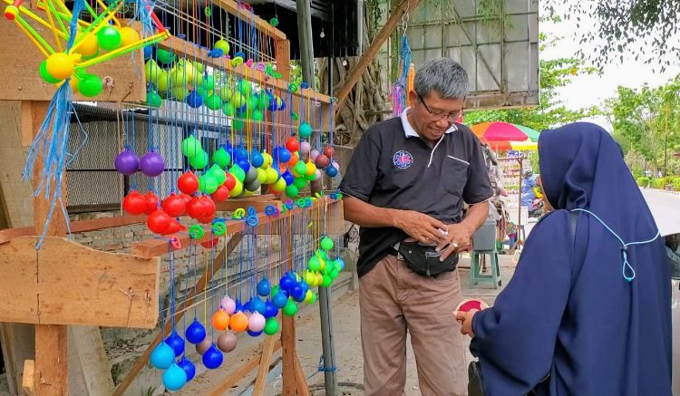Demam Lato-Lato di Sampit Mulai Berkurang