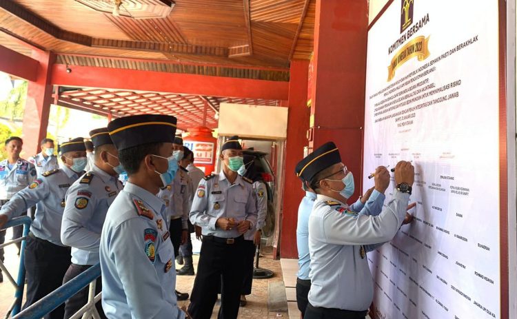 Lapas Kelas II B Sampit Menandatangani Komitmen Bersama Pembangunan Zona Integritas Menuju WBK WBBM Tahun 2023