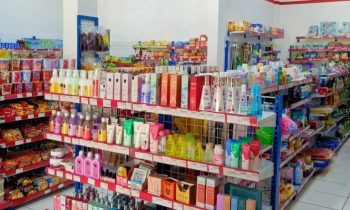 Penjualan di salah satu waralaba retail modern di Sampit.