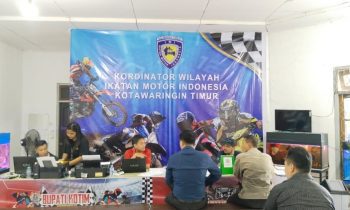 Peserta mendaftar Event Time Rally di kantor sekretariat IMI Kotim Jumat 20 Januari 2023.