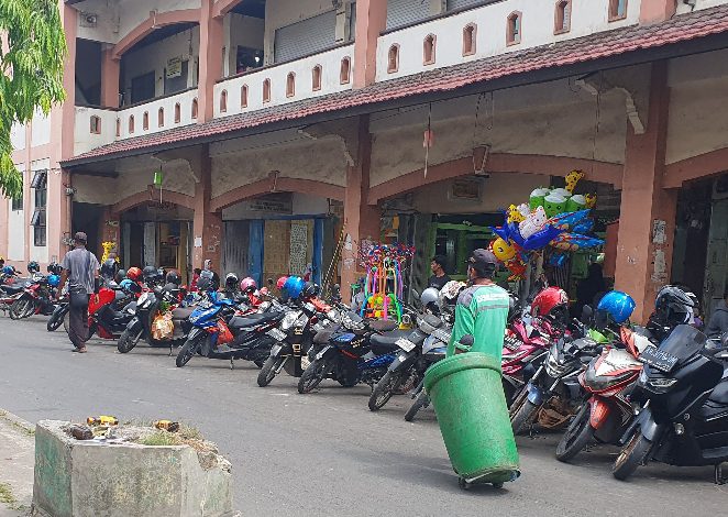 Atasi Masalah Sampah Sekitar PPM Sampit, DLH Kotim Gunakan Bak Sampah Kecil untuk Sementara 