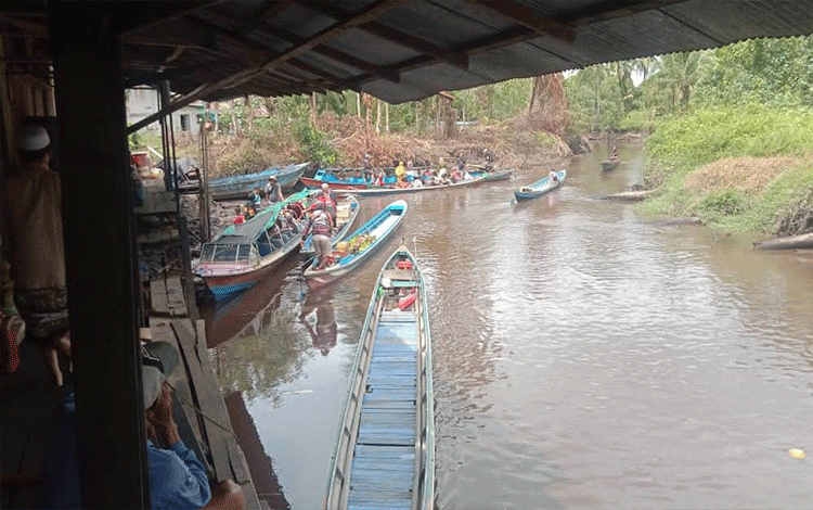 Jasa Angkutan Sungai Bantu Kemudahan Warga Bantaran Seruyan