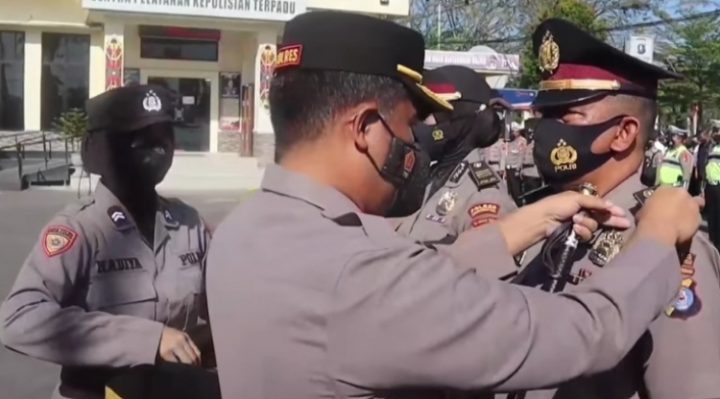 Prosesi kenaikan pangkat 44 personel 1 tingkat lebih tinggi secara simbolis Sabtu 31 Desember 2022