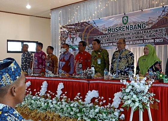 Sekda Kotim Fajrurrahman empat dari kanan menghadiri Musrenbang RKPD Mentaya Hilir Utara.