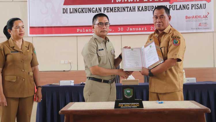 Pemkab Pulang Pisau Menandatangani Perjanjian Kinerja Perangkat Daerah