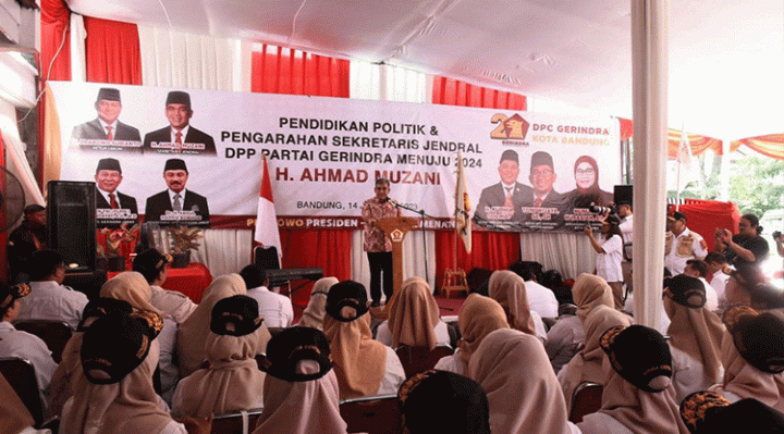 Sekjen Partai Gerindra Ahmad Muzani menghadiri acara konsolidasi bersama pengurus DPC Gerindra Kota Bandung Sabtu 14 Januari 2023.