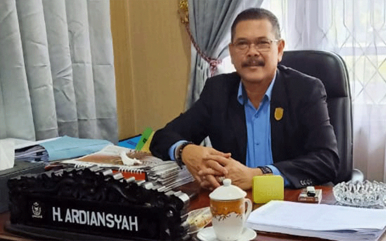 Tumbuhkan Antusiasme Masyarakat Urus Perizinan di Mal Pelayanan Publik