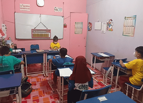 Suasana Belajar lembaga kursus UMC Sampit yang 10 siswanya akan mengikuti Piala Bupati Lomba Mental Aritmatika Senin 9 Januari 2023.