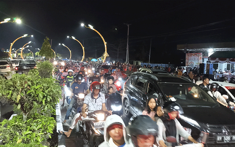 Arus Lalu Lintas Jalan Tjilik Riwut Sampit Padat Merayap
