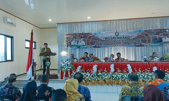 Suasana Musrenbang RKPD Mentaya Hilir Utara di mana Sekda Kotim Fajrurrahman menyampaikan Pemkab Kotim Akan Terapkan Business Matching Guna Pasarkan Produk Kearifan Lokal.