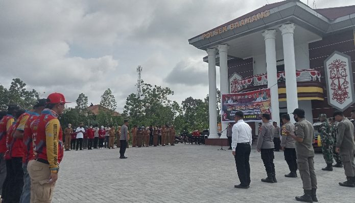 Suasana apel siaga yang digelar di halaman Polsek Baamang mengantisipasi karhutla dan kebakaran permukiman saat kemarau Senin 9 Januari 2023