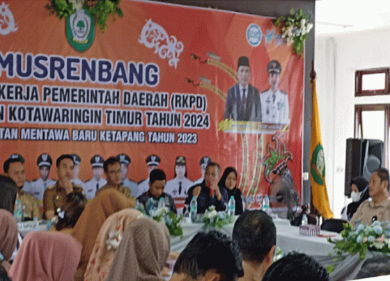 Suasana dua Musrenbang Kecamatan MB Ketapang subframe atas dan Baamang subframe bawah di mana keduanya adalah kecamatan kota yang terus menggenjot pembangunan fisik.