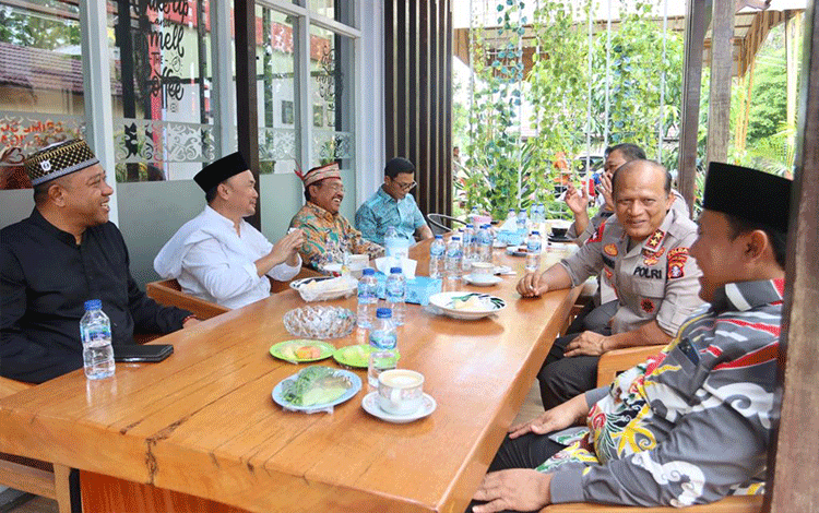 Hadiri Jumat Curhat Kapolda Kalteng, Ini Harapan Sugianto