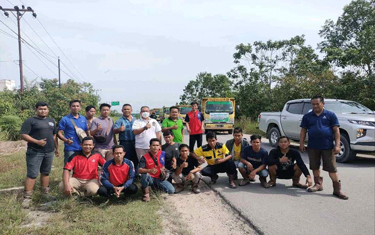 PT HHK-SBE Bantu Perbaikan Jalan Kolam