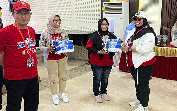 Keren! Walaupun Drivernya Perempuan, Tim Catatan Berhasil Juara di Time Rally Kelas Keluarga Kalteng