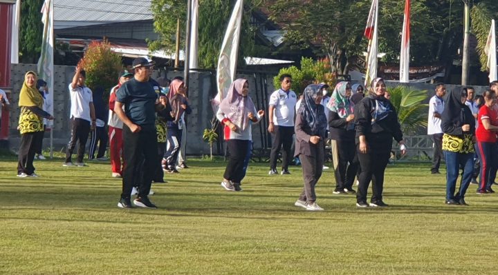 Wakil Bupati Kotim Irawati saat senam bersama dengan OPD beberapa waktu lalu.