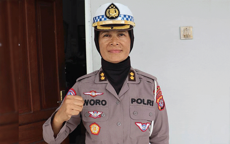 Etika Berlalu Lintas, Ini Pesan Srikandi Ditlantas Polda Kalteng