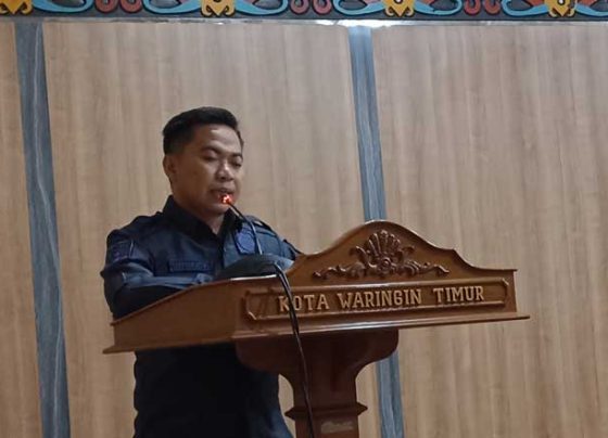 Anggota DPRD Kotim Dapil I Riskon Fabiansyah menyampaikan hasil temuan reses pada Rapat Paripurna Masa Reses DPRD Kotim 13 18 Februari 2023 Senin 20 Februari 2023