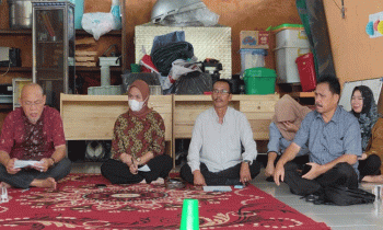 Anggota DPRD Seruyan Dapil I menggelar pertemuan saat agenda kunjungan reses di Desa Sungai Perlu Kecamatan Seruyan Hilir