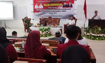 Asisten 1 Setda Kotim Diana Setiawan saat memberikan sambutan dalam Dialog Kebangsaan di Universitas Darwan Ali Sampit Selasa 21 Februari 2023.