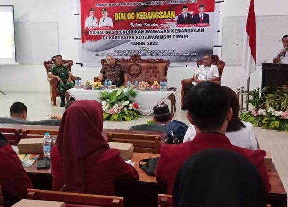 Asisten 1 Setda Kotim Diana Setiawan saat memberikan sambutan dalam Dialog Kebangsaan di Universitas Darwan Ali Sampit Selasa 21 Februari 2023.