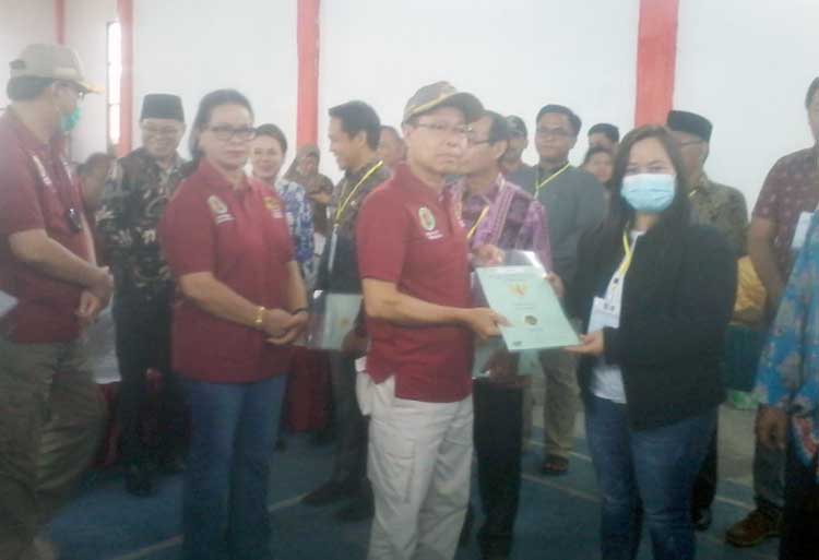 BPN Katingan Serahkan Sertifikat Gratis Program PTSL 
