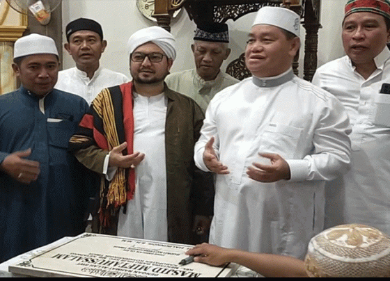 Bupati Kotim Halikinnor bersama Sekda Fajrurrahman menghadiri peresmian Masjid Miftahussalam di Jalan Ir Juanda Sampoit Rabu 15 Februari 2023.