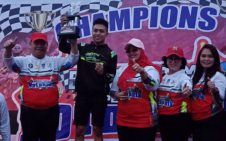 Dikki Ersa Juara Umum Bupati Kotim Open Race Motorprix