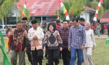 Camat Pandih Batu mendampingi rombongan Bupati Pulang Pisau saat menghadiri HUT ke 42 Desa Talio Muara belum lama ini.