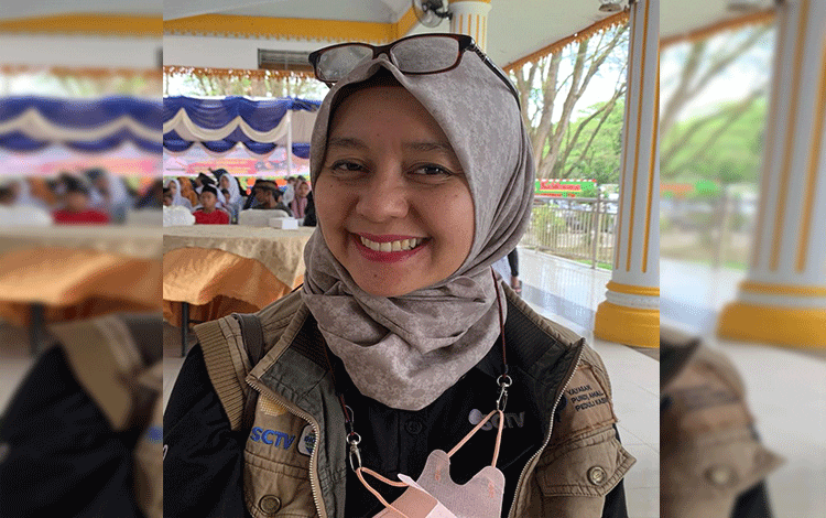 Relawan Berkerudung Itu Mitra Setia Panitia Hari Pers Nasional